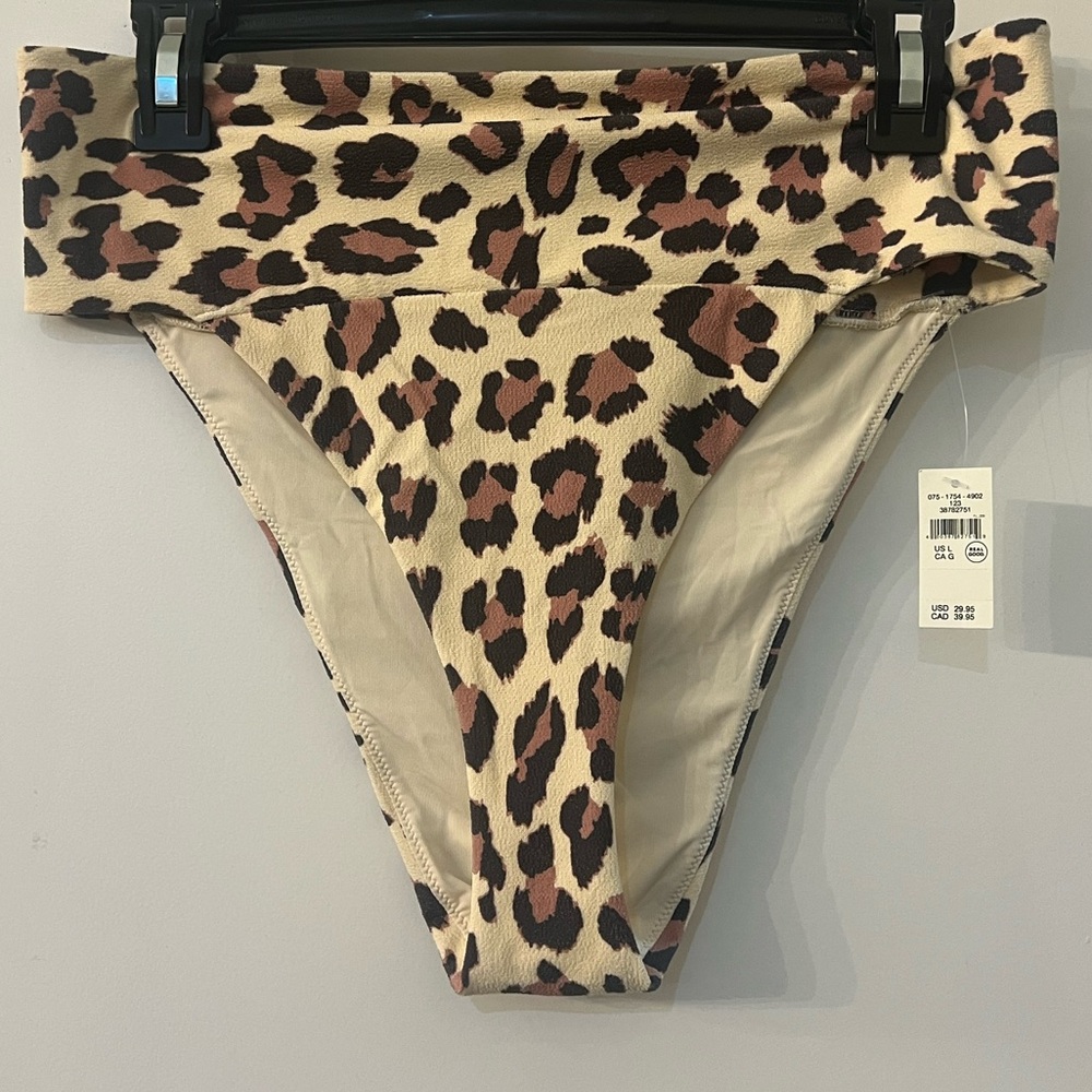 High waisted, cheeky bikini bottoms.